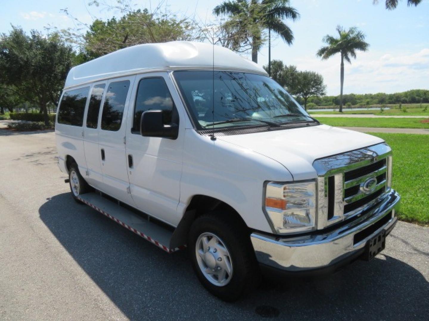 2014 White /Gray Ford E-Series Van (1FTNE1EW1ED) , Automatic transmission, located at 4301 Oak Circle #19, Boca Raton, FL, 33431, (954) 561-2499, 26.388861, -80.084038 - Photo#22